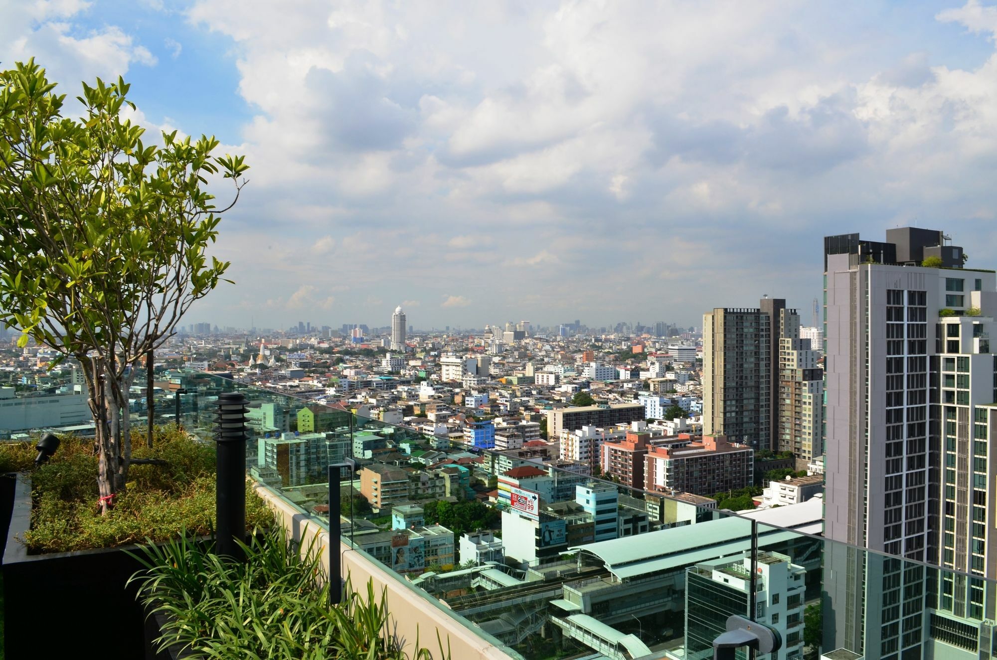 Wooden Suites Bangkok Exterior foto